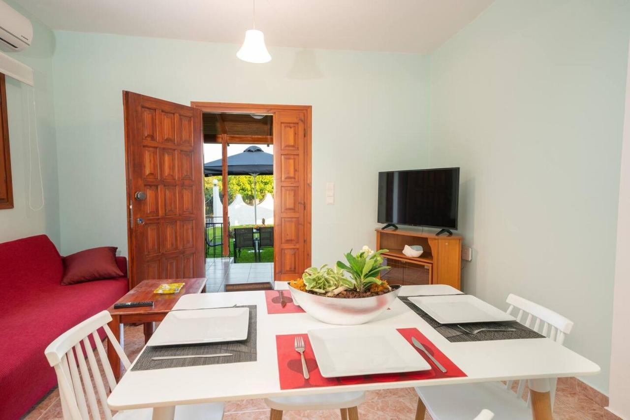 Afroditi Holiday Home - Blue Apartment Svoronata Exterior photo
