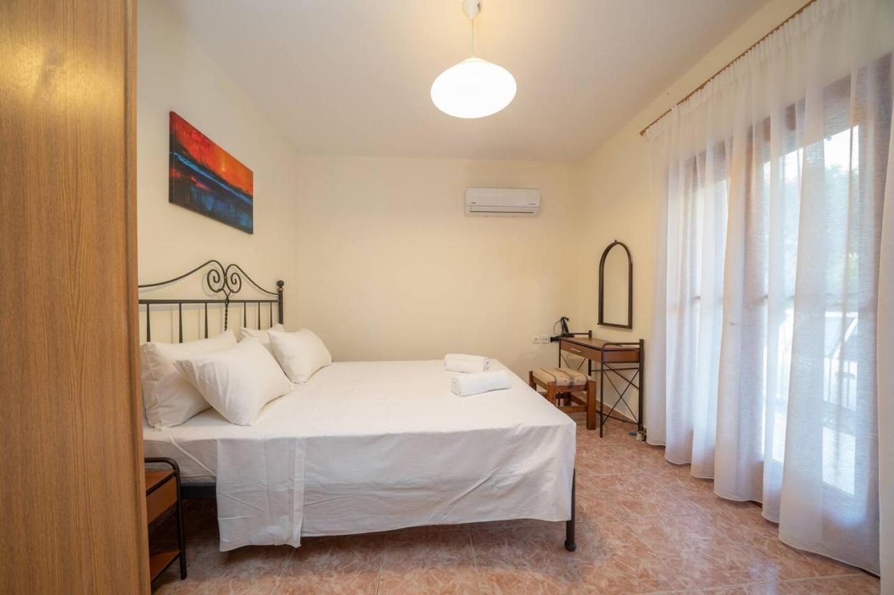 Afroditi Holiday Home - Blue Apartment Svoronata Exterior photo